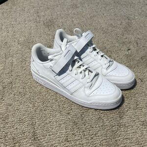 Adidas forum low